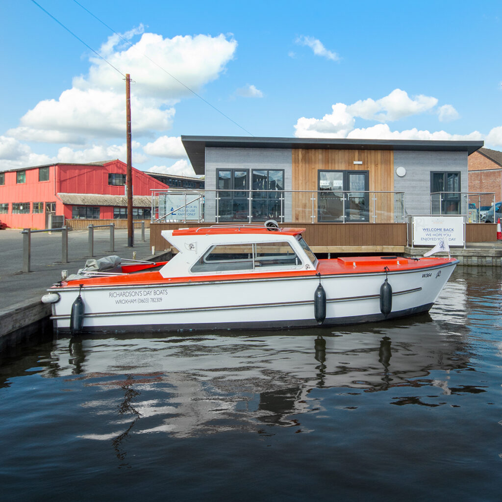 8 Seater Hourly Day Boat