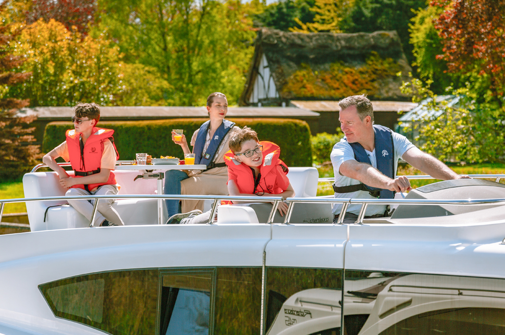 Book a boating holiday