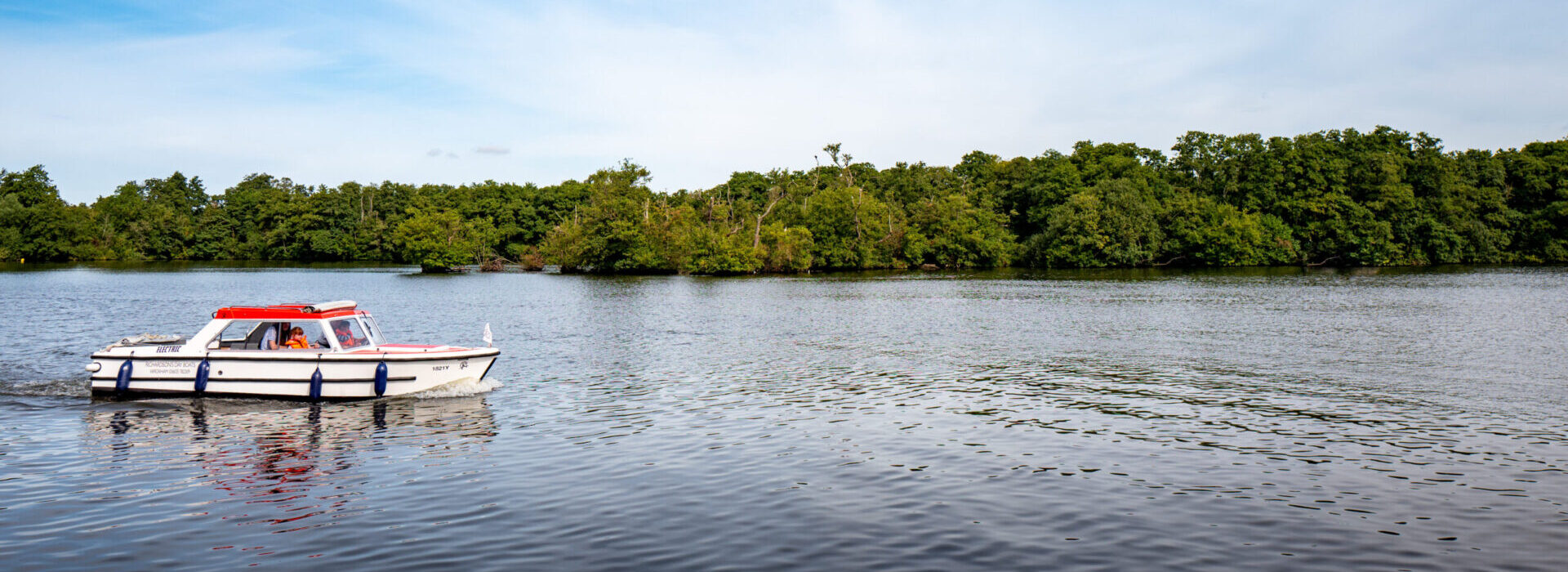 Norfolk Broads Day Boat Hire – Richardson’s Day Boat Hire in Wroxham