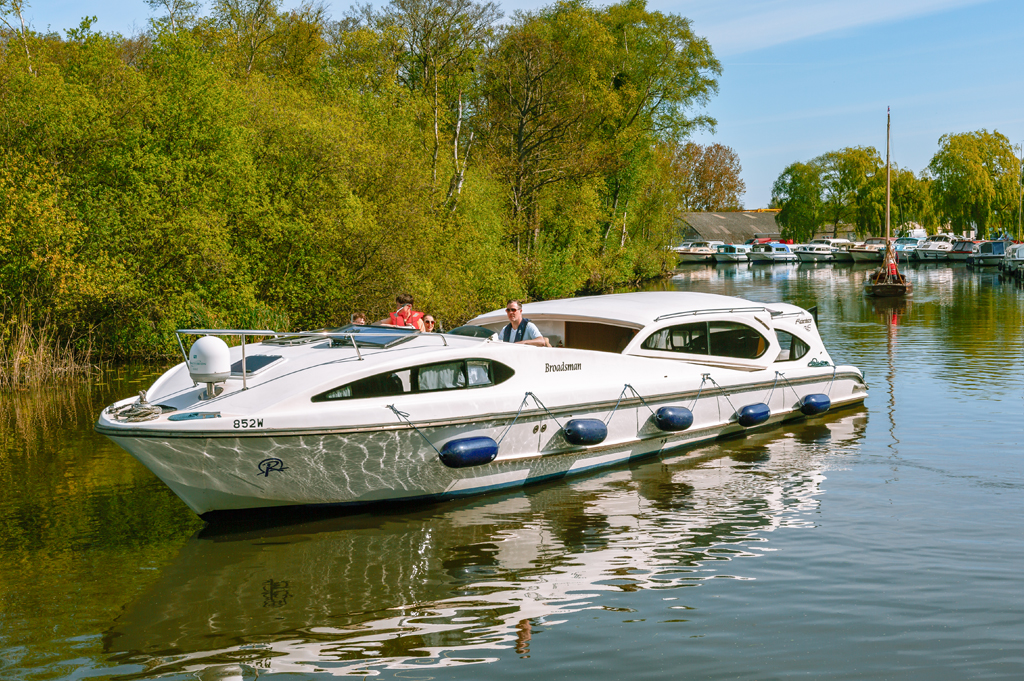 Book a boating holiday